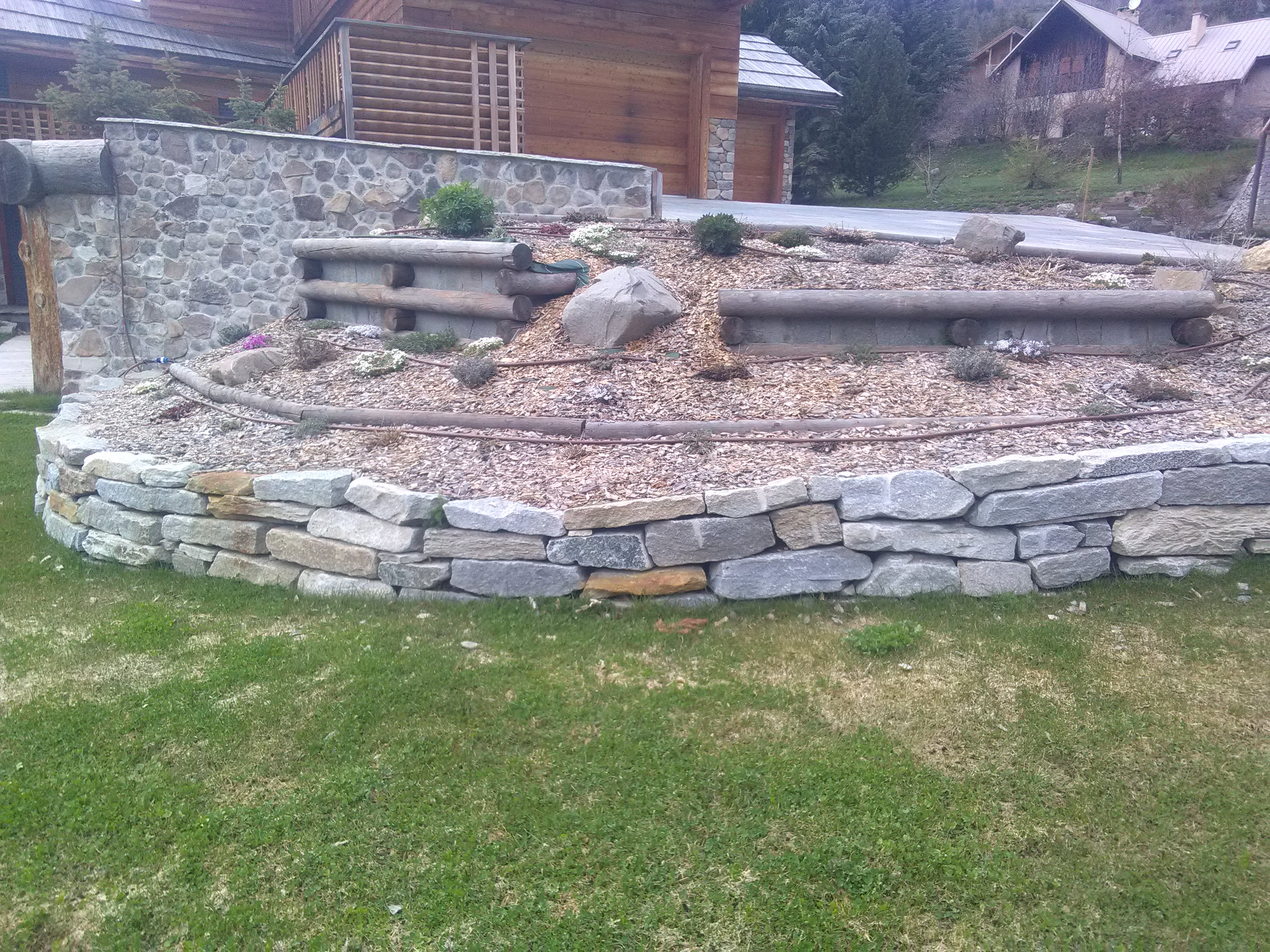 Création de massifs arbustifs ou rocailles
